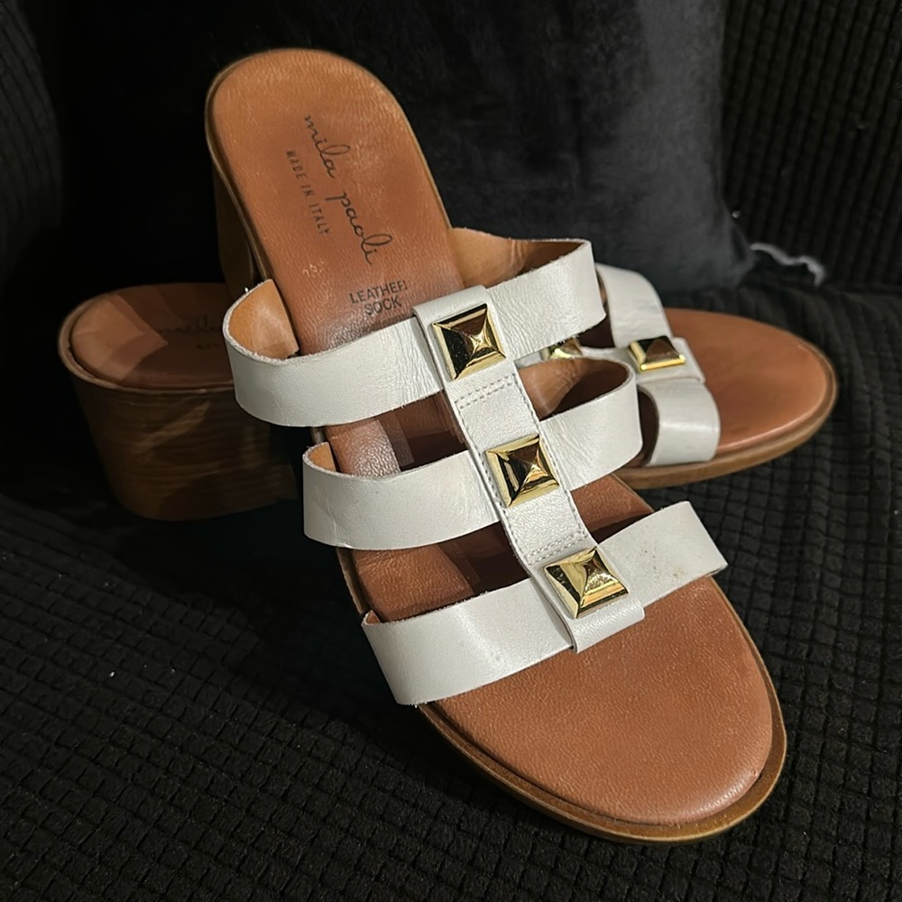 Very light weight block heel sandals
Made in Italy, size 7